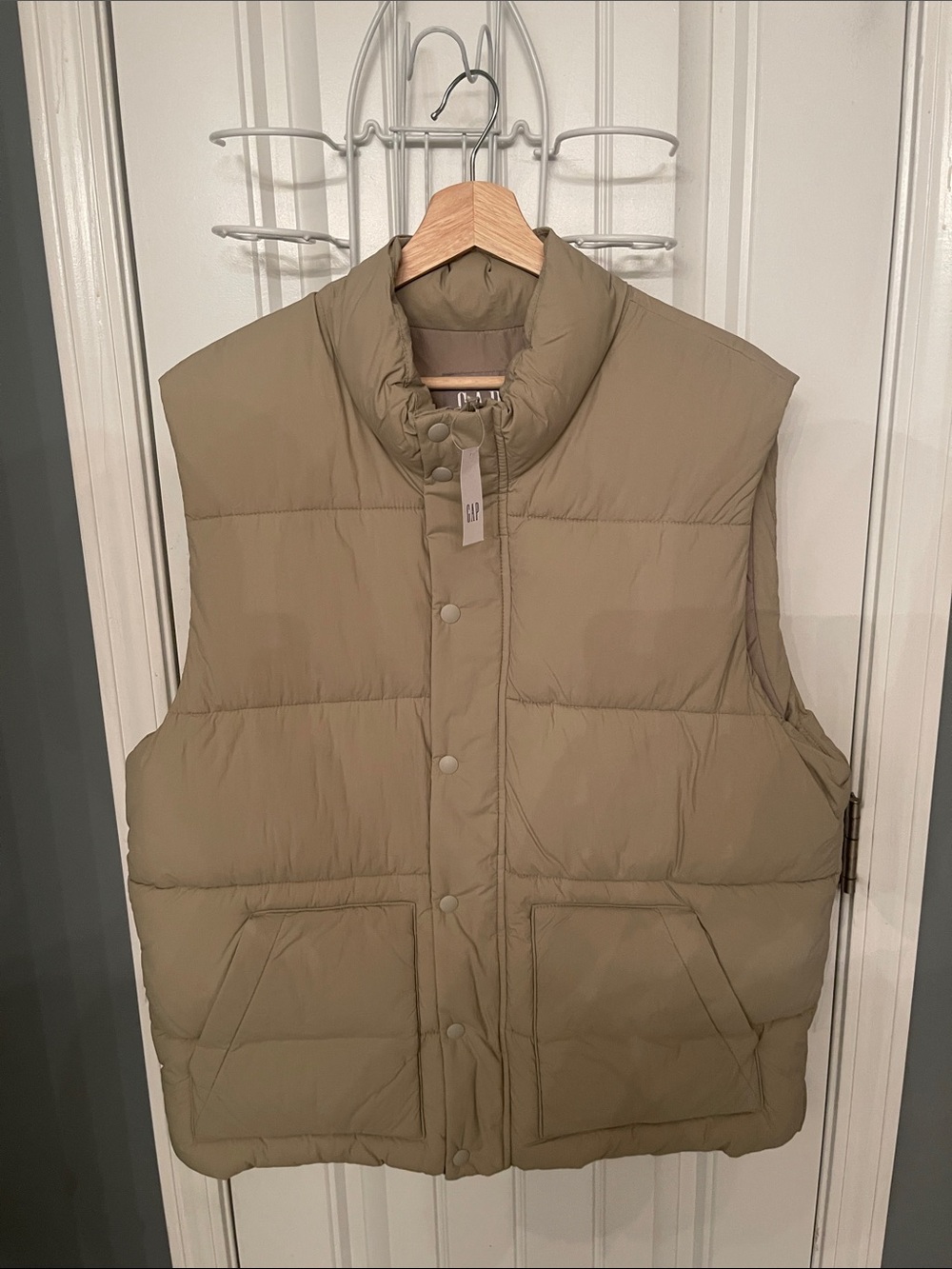 GAP Men's Quilted Puffer Vest in Khaki